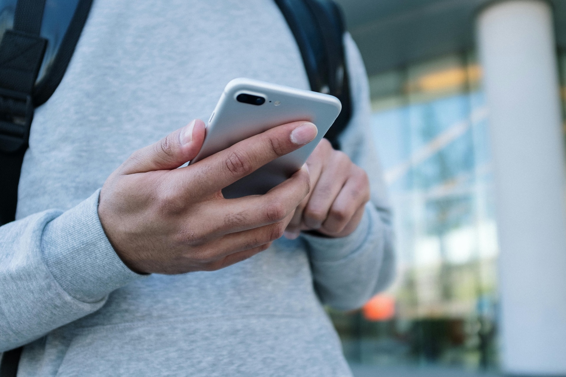 Person using the Nearside app